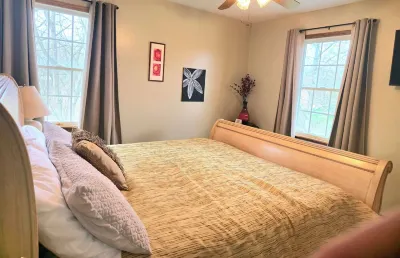 3-bedroom, 3-bathroom condo in fantastic Poland with WiFi, AC, fitness room