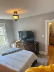 Cozy 3-bedroom cottage right off campus with stunning view of Radford University Hotels in Radford
