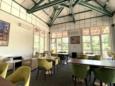 Domaine de la Reynaude Отели в г. Мерендоль