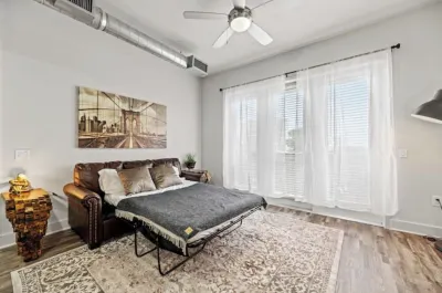 The Iron Loft - King Tempurpedic Prime Location
