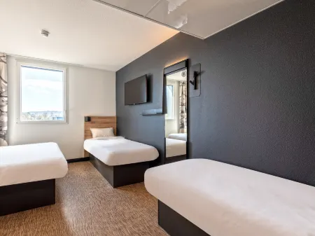 B&B Hotel Landerneau Bois Noir Отели в г. Ландевеннек