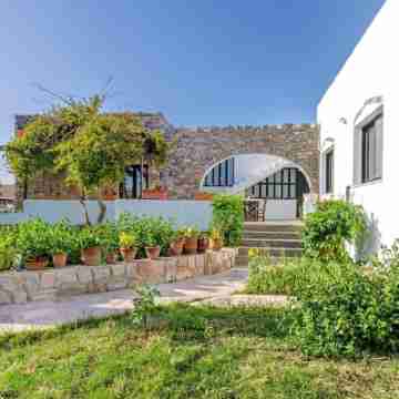 Platanias Beachfront Villa Elsa-90m to Main Square Hotel Exterior