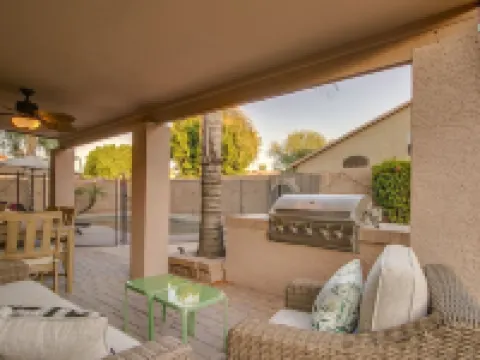 Massive 5 Bdrm Getaway WPool, Hot Tub, Game Room Hotels in Gilbert