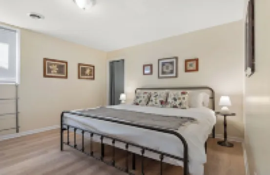 St. Paul Speakeasy - King Bed