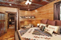 Wanderlust Suite - Rustic 2 Bed, 2 Bath Apt, King Beds! Hoteles en 