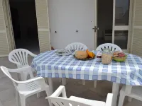 Charming Holiday Home Near the Beach with A Terrace, Pets - Parkplatz