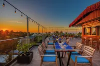 Whaleshark Beach Hotels in Dhigurah