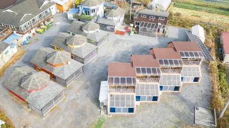 Boeryeong Rainbow Oceanview Pension Отели в г. Порён