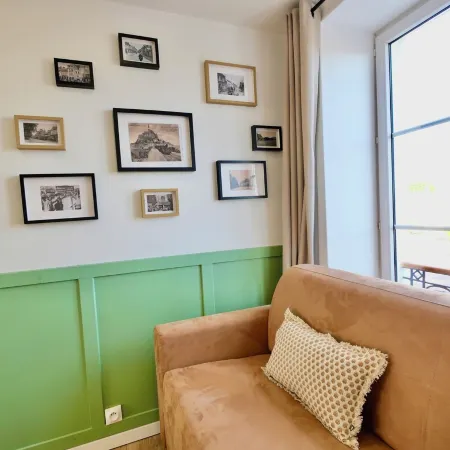 D-DAY SUITES:Liberty 35m²/Centre Ville/4 pers/2min from train station/15min from Utah Beach Отели в г. Карантан