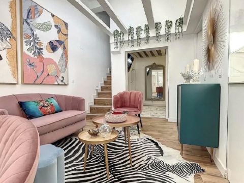 Chic Penthouse with Urban Charm & Rooftop