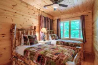Bear Pines charming 3 bdrm cabin, Hot Tub, WiFi, in scenic South Bloomingville - homestay