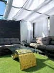 Superb accommodation 180m2 jacuzzi / giant screen 110m2 of garden near the airport