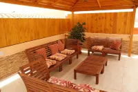 4 Bed Villa in Town, 10m Pool, Kid Slide, Pool Fence, BBQ, Outdoor Lounges