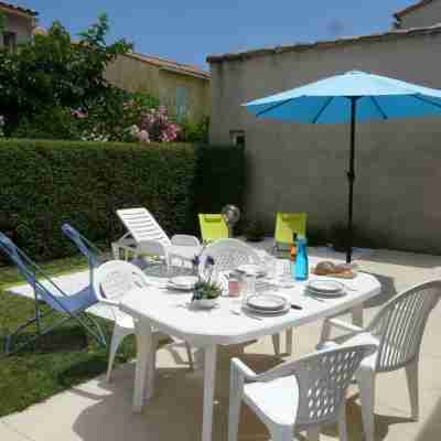 air-conditioned villa T3 garden terrace in holiday village pool 01/05 to30 / 09 Hotel Exterior