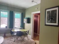 Luxury Sleeps 6! Voted CNN Best Town Outdoors, Wine and Cider, College-Town Hip.