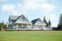 Luxury Water View Home With 2 Living Spaces, Hot Tub & Access To River