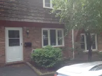 2 Bedroom newly renovated townehouse, beautifully decorated at Garfield House