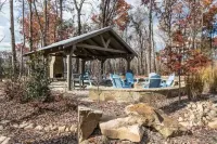 Cozy Two Bedroom Cabin in Water's Edge Retreat Hotels in Tracy City