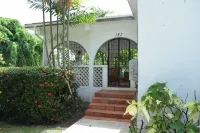 Spacious and versatile 3 Bed Villa with private pool on Sunset Crest, Holetown Hotels in Holetown