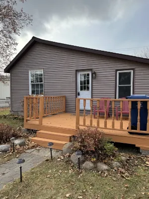 The Riverside Retreat! cozy, newly remodeled home