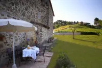 Rustic renovated, with every modern comfort, private pool and garden