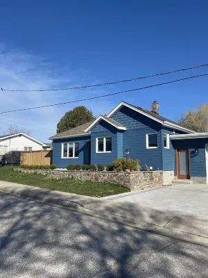 Steps away from Georgina bay beach