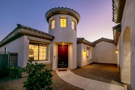 The Good Life in Goodyear.Pool.spa.Golf.Pool table minutes to ballfields/Stadium