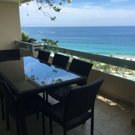 IXTAPA-MONARCA Relaxing BEACHFRONT CONDO with awesome view