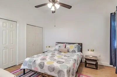 Downtown Historic District Apartment Walking Distance to Everything Quiet Street