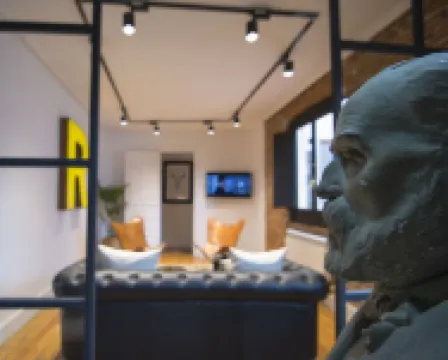 BEAUTIFUL DESIGN FLOOR IN THE CENTER FOR 6 PEOPLE