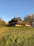 Hillside Haven - Amazing views with a hot tub!