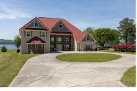 Lake Side Mansion Hotels near Royal Hangers