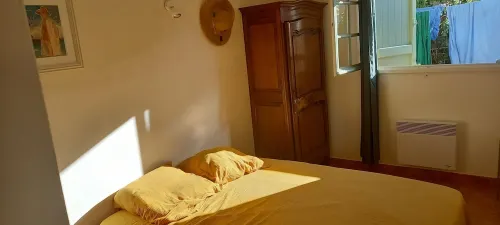 Studio and guest room for 4 people with private pool