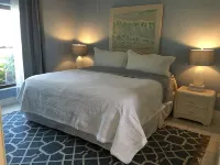 Walkout Oceanfront Seven Mile Beach Condo