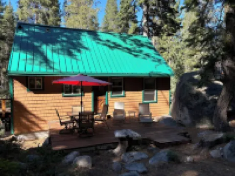 Cabin walking distance to Donner Lake