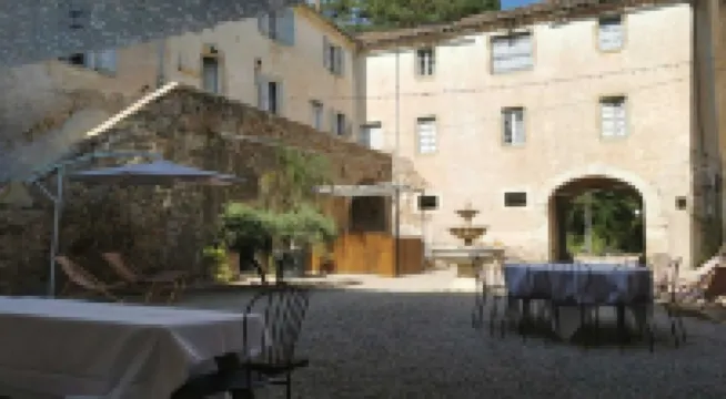 Estate with Large Swimming Pool Overlooking Vineyards Hotels in Lamalou-les-Bains