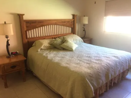 PARADISE AT BAHIA DELFIN / BEAUTIFUL  1ST FLOOR, POOLSIDE, OCEANVIEW , GOLD ZONE Отели рядом с достопримечательностью «Barajitas Canyon»