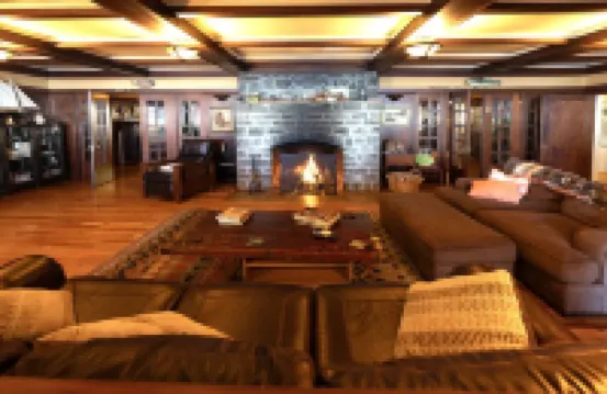 Historic Point Comfort Lodge on Upper Klamath Lake at Rocky Point