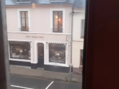 Apartment with parking in the medieval city, 100 m from the quay, shops. 索姆河畔聖瓦萊里酒店