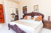 12 Guests Included in Price!  Includes: Ocean View, Pool & Other Amenities