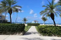 2 Bedroom Condo Seven Mile Beach -Sunset Cove - Newly Renovated