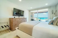 EAGLE BEACH - CAPTIVATING  DIRECT OCEAN VIEW CONDO - 4 stjerner