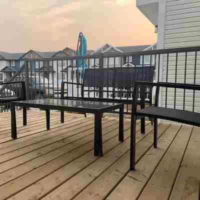 Luxurious 3 BR Villa with free parking - King Bed Others