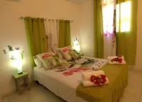 Nice F2 with terrace and private pool Hotels in Le Moule