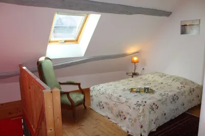 Charming town center house with garden Hotels near Meillant castle