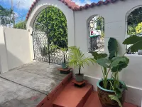 Charming 2 bedroom 2 shower room self catering  apt on a gorgeous quiet beach