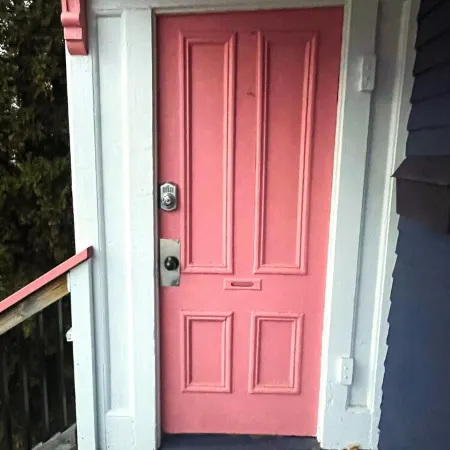 Modern 1 Bedroom, 10 minute walk to Downtown