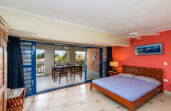 Spacious apartment,  lagoon view, minutes away from beach and town! 10% DISC