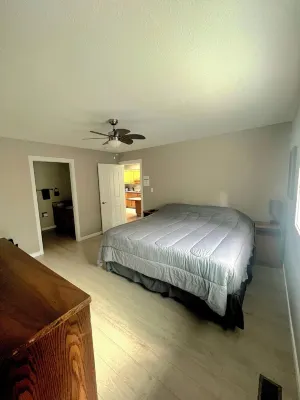 Fully accessible 3 bed 2 bath entire suite! Hotels near Okanagan Lake Beach