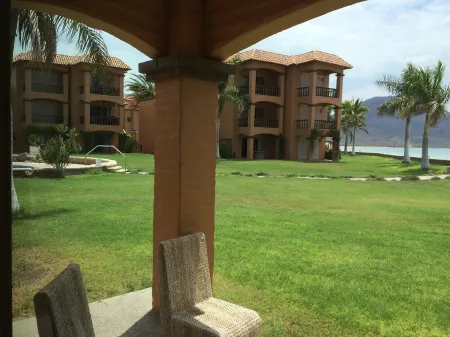 PARADISE AT BAHIA DELFIN / BEAUTIFUL  1ST FLOOR, POOLSIDE, OCEANVIEW , GOLD ZONE Отели рядом с достопримечательностью «Barajitas Canyon»